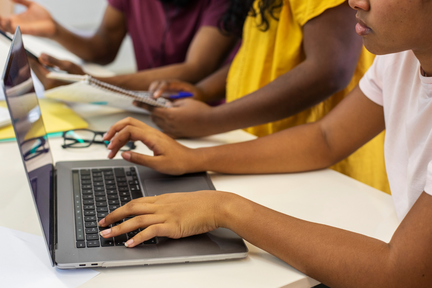Alerta TIC en alumnos de primaria: pros, contras y 10 consejos para un uso saludable